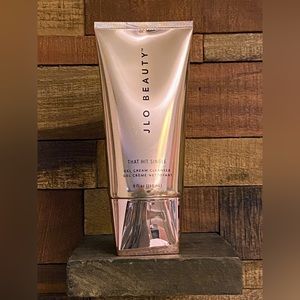 J Lo Beauty THAT HIT SINGLE®
GEL CREAM CLEANSER